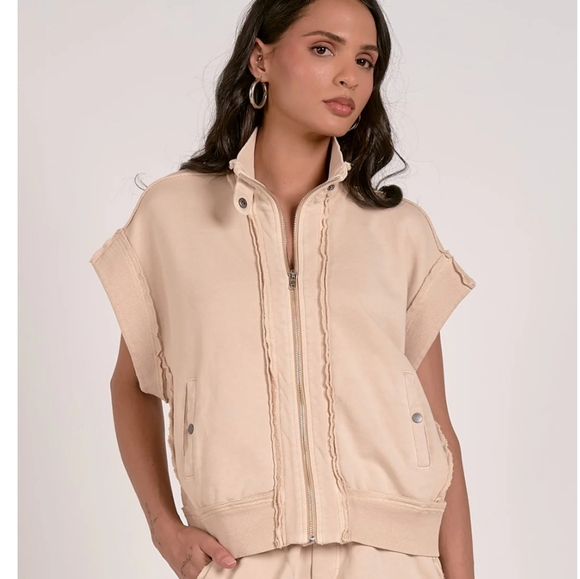 Elan Tops - Elan Ainsley Zip-Up Vest - Sand. NWT. Size M